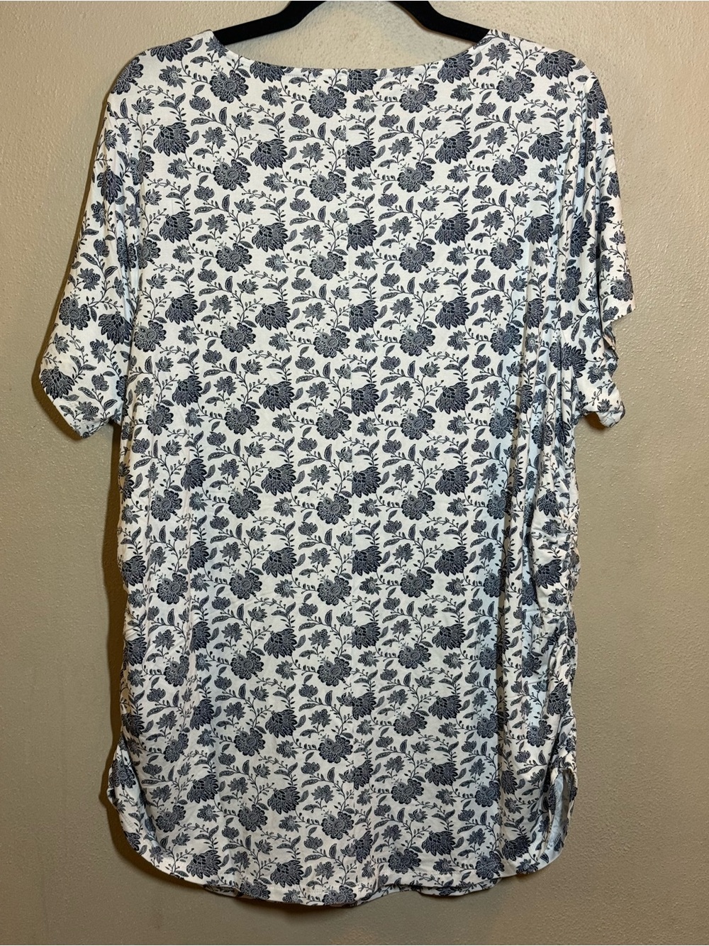 NWOT Philosophy Woman Blue & White Floral SS Ruched Sides Tunic Sz 2X - Picture 2 of 3
